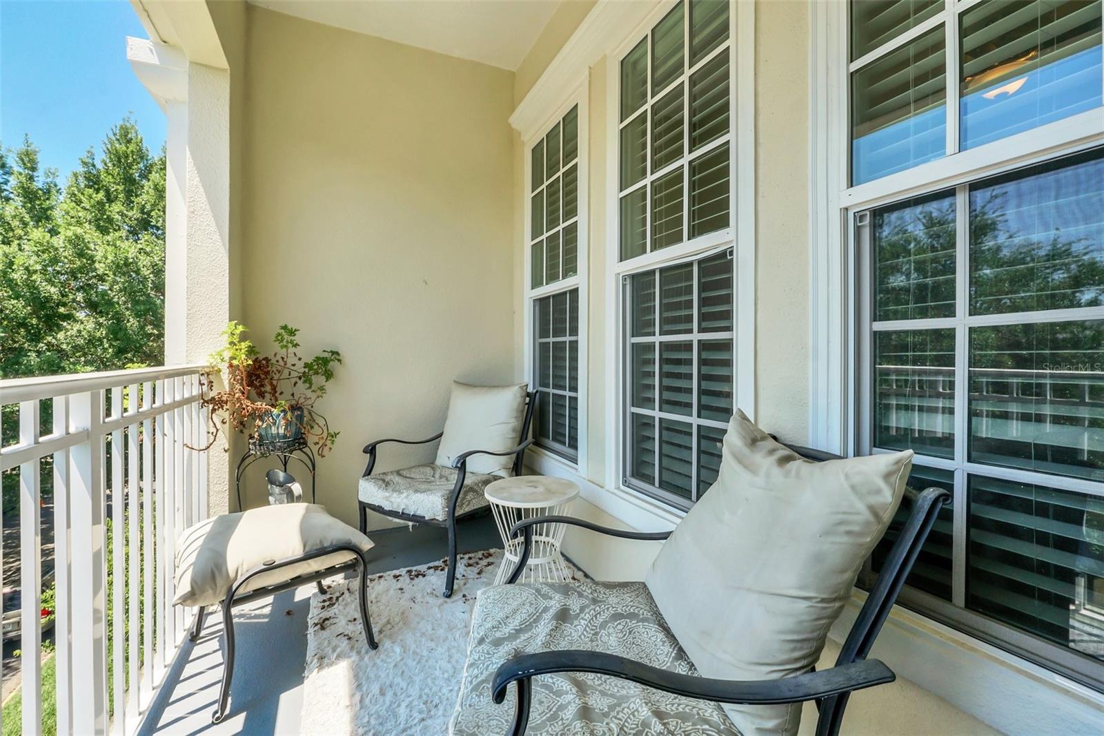 233 GOLDENRAIN DR #304