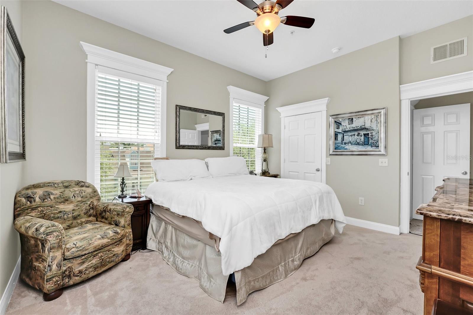 233 GOLDENRAIN DR #304