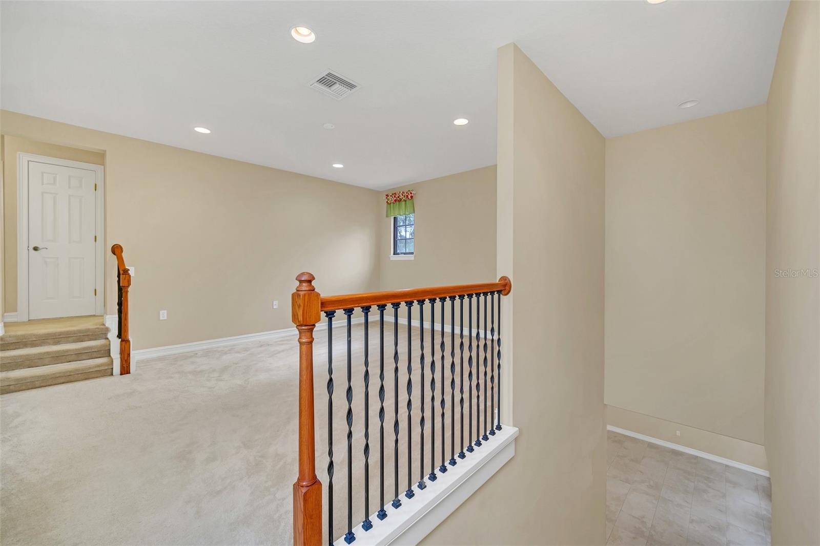 1233 AQUILA LOOP