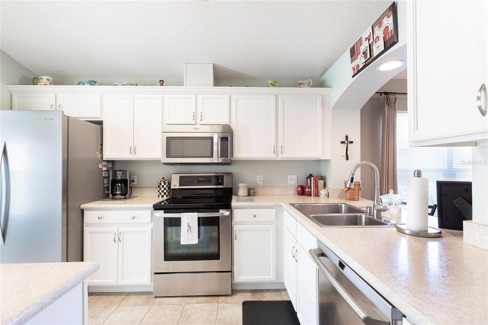 1841 E CHALLENGER AVE