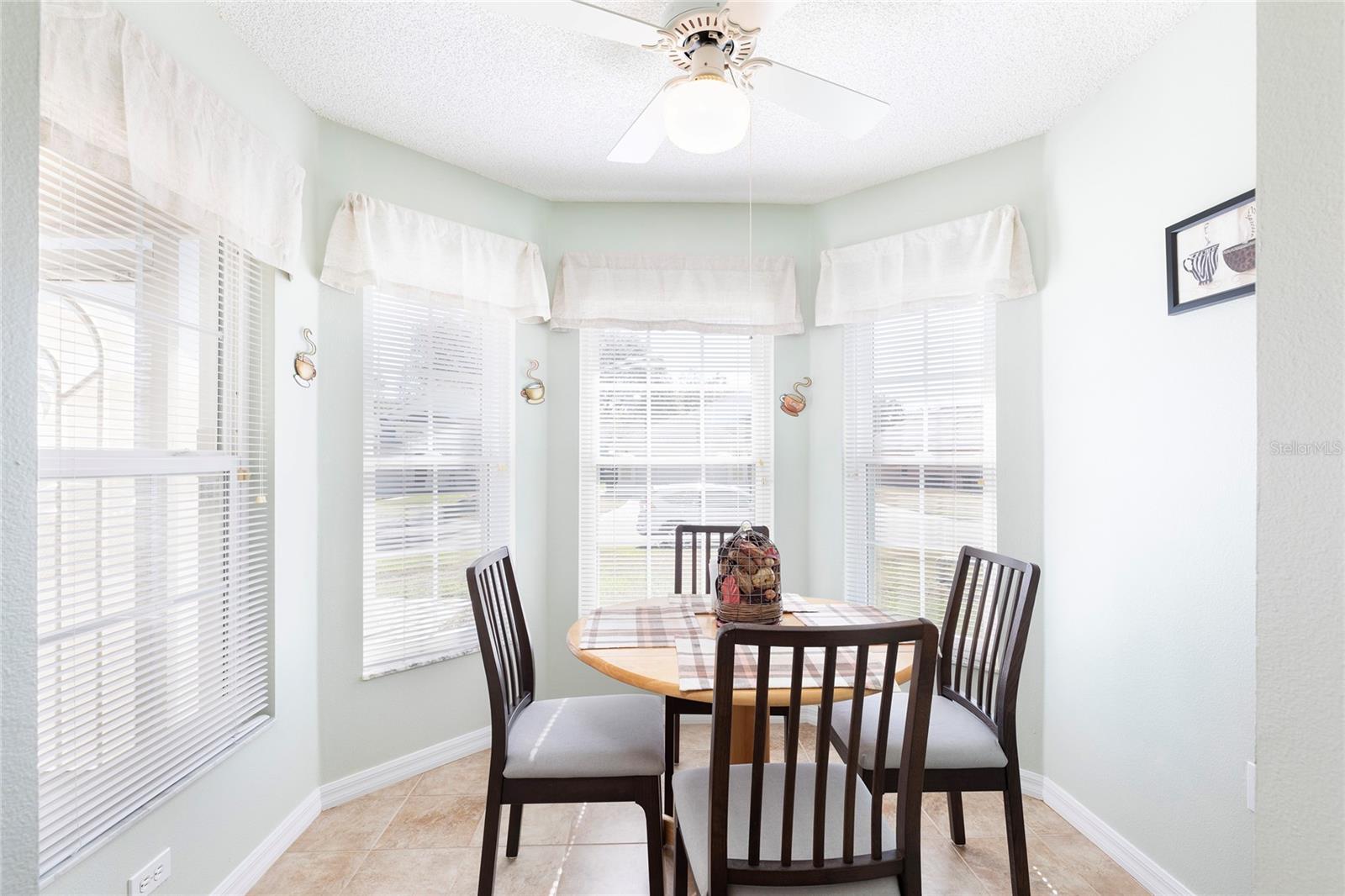 1841 E CHALLENGER AVE