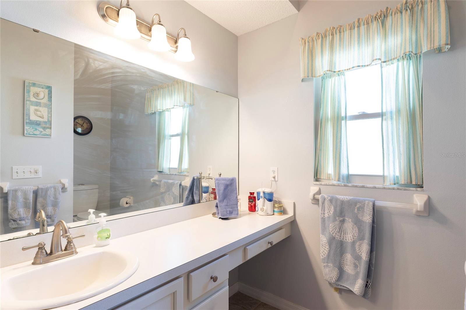 1841 E CHALLENGER AVE