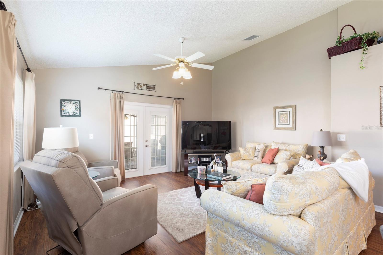 1841 E CHALLENGER AVE