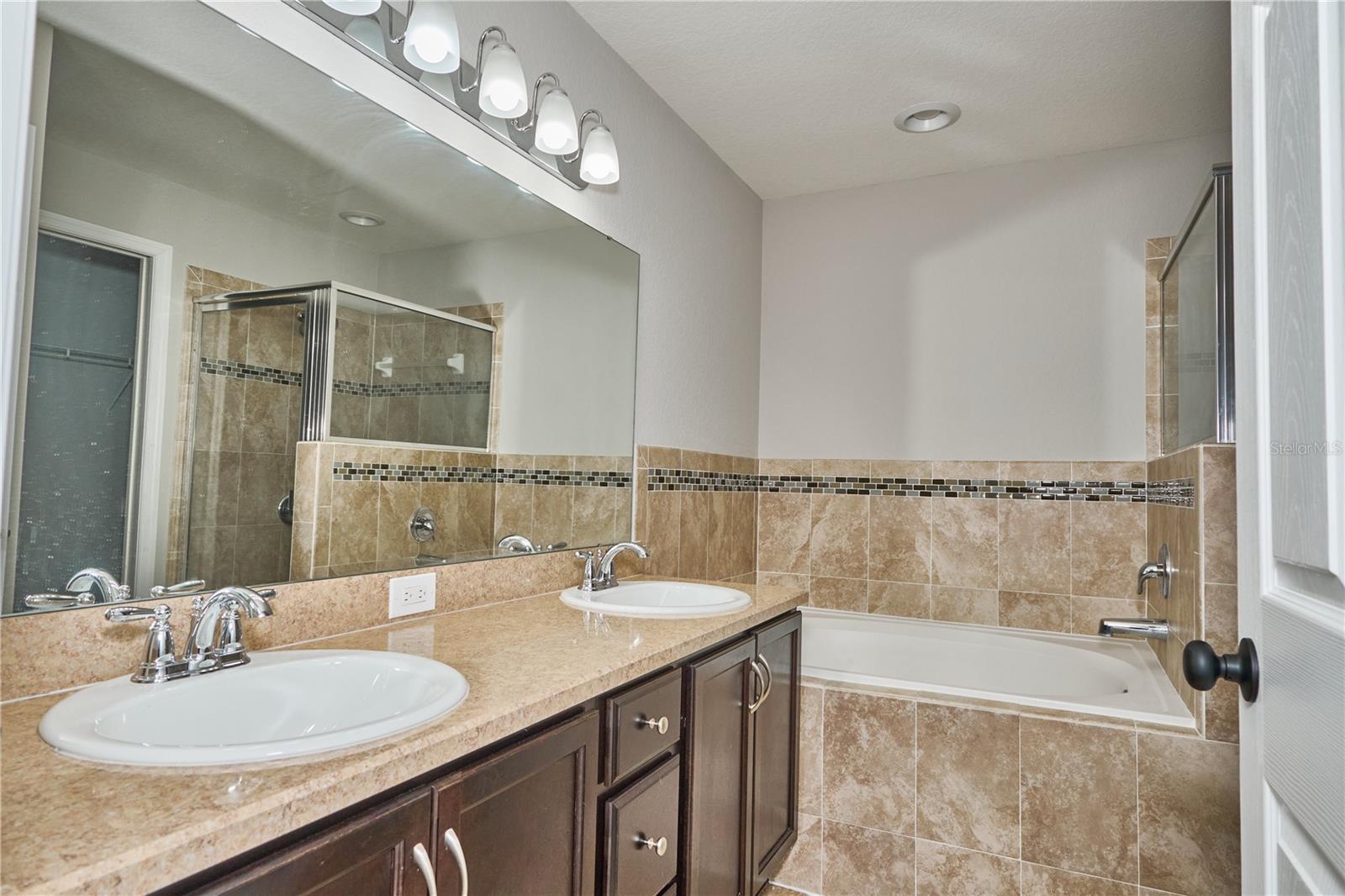 1335 WINDWARD OAKS LOOP