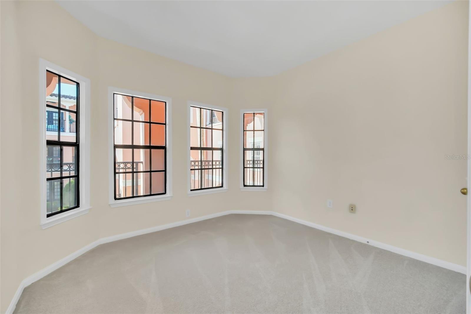 211 LONGVIEW AVE #209