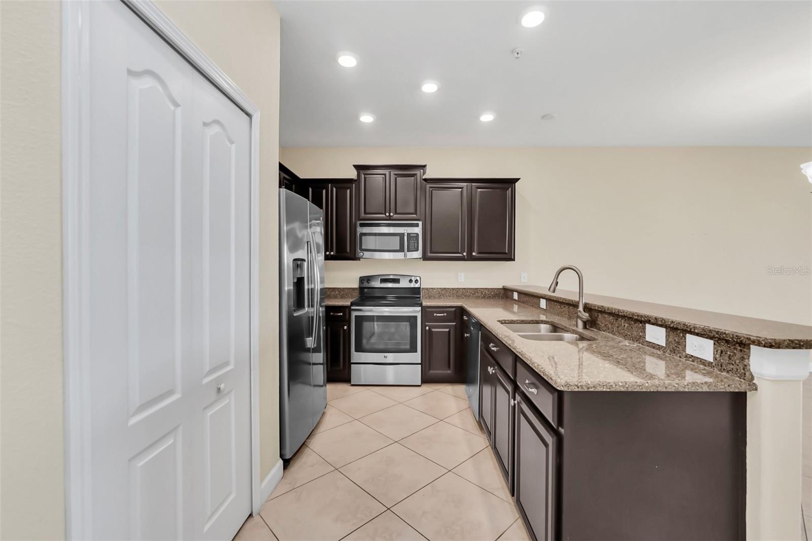 8946 AZALEA SANDS LN #8946