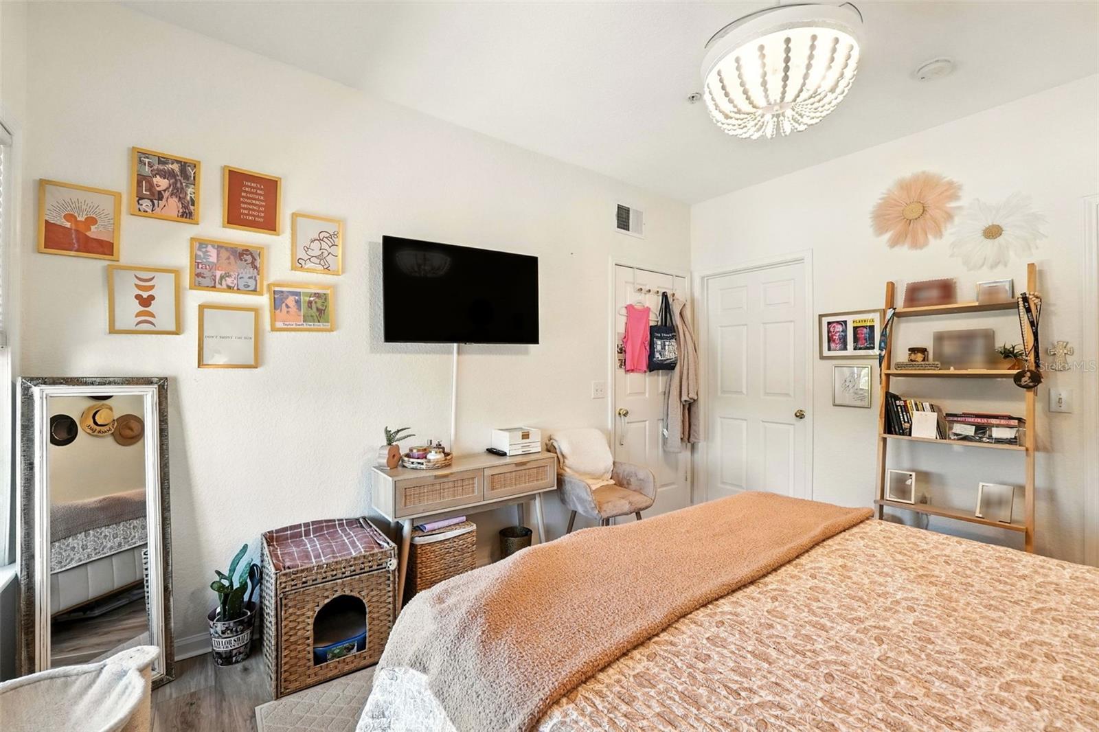 211 LONGVIEW AVE #306