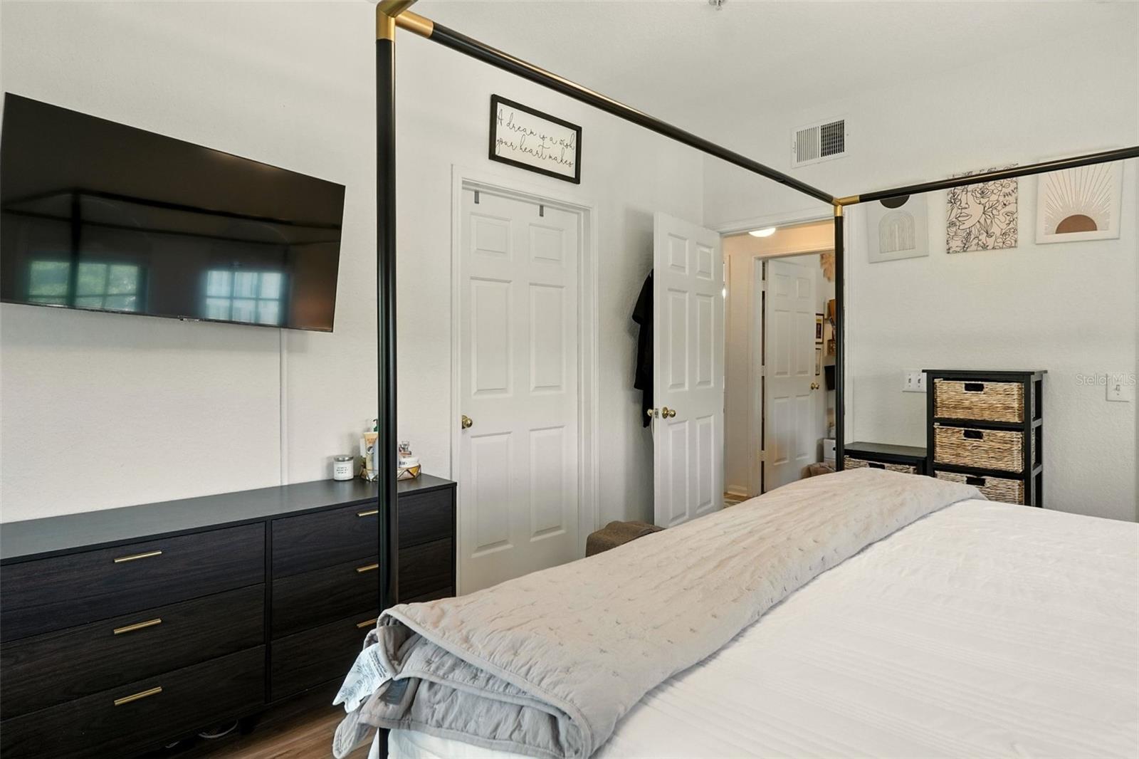 211 LONGVIEW AVE #306