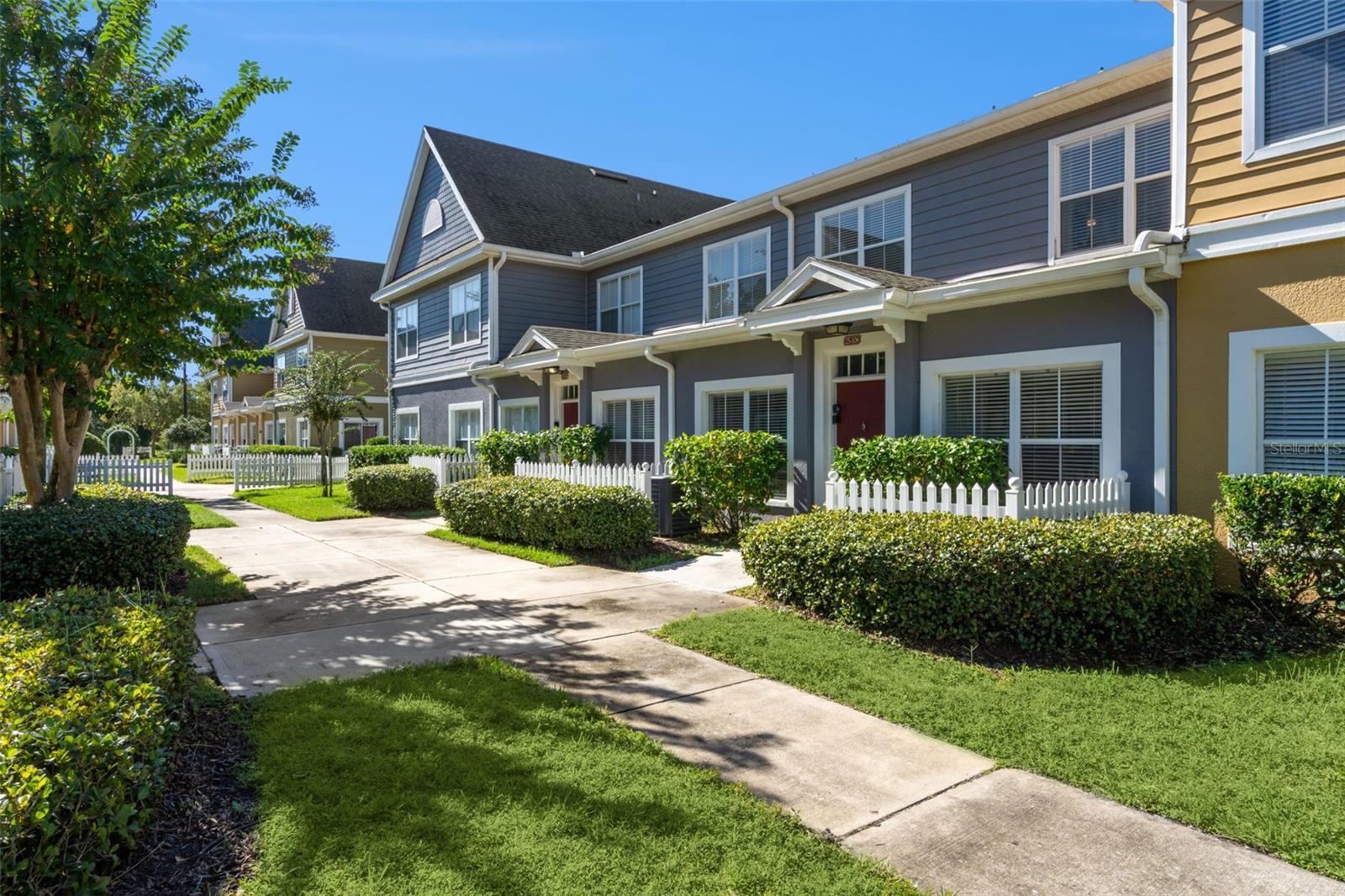 4564 YELLOWGOLD RD E #106