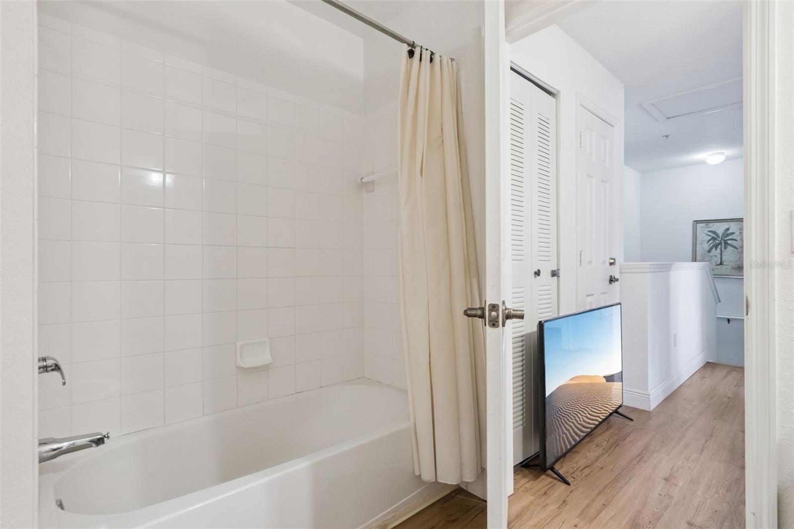 4564 YELLOWGOLD RD E #106