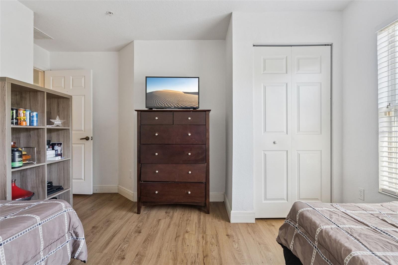 4564 YELLOWGOLD RD E #106