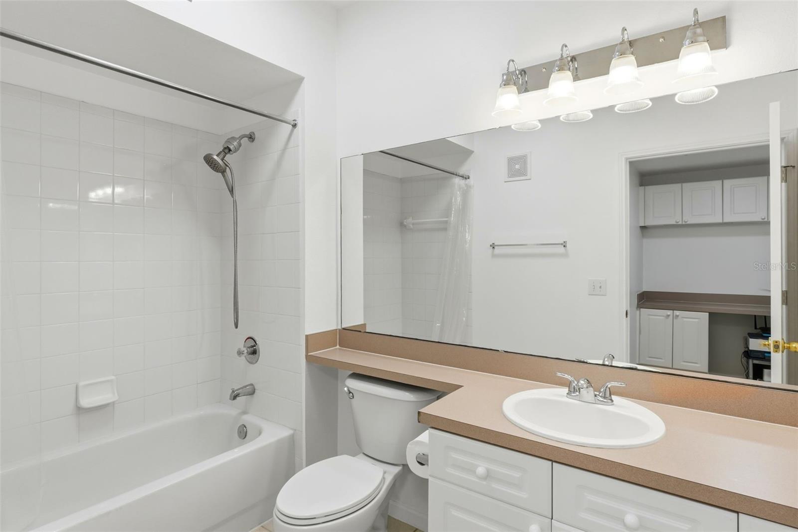 231 GOLDENRAIN DR #101