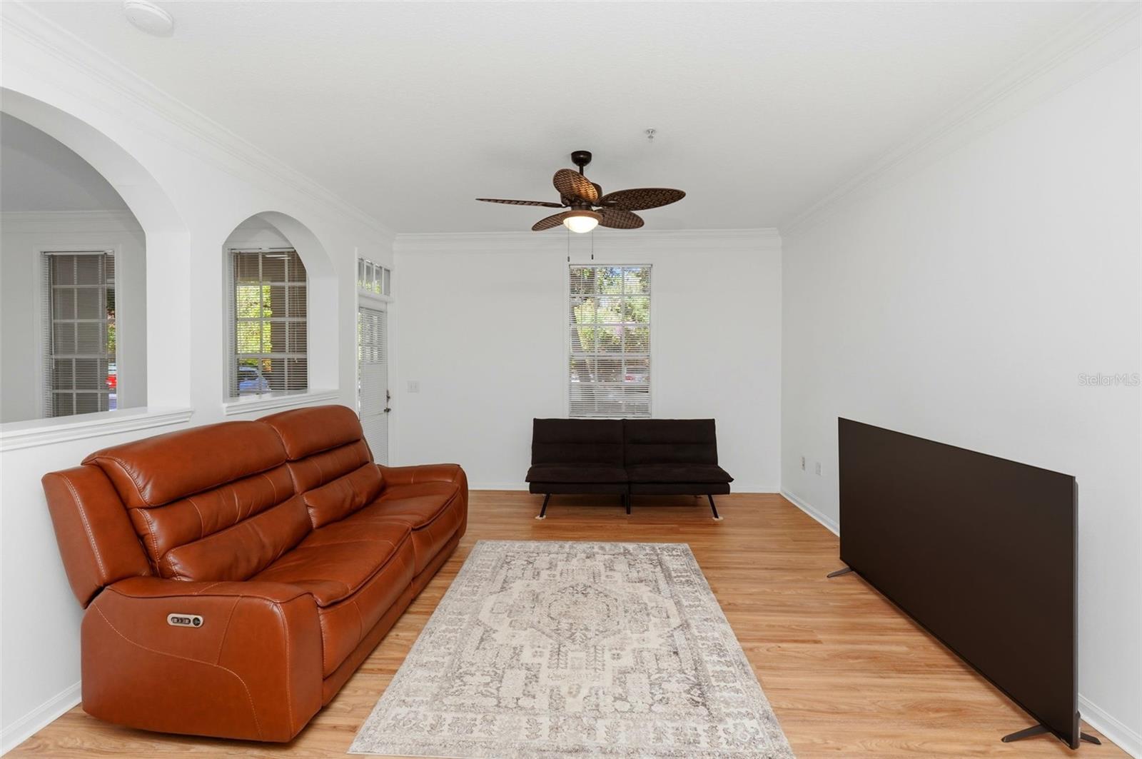 231 GOLDENRAIN DR #101