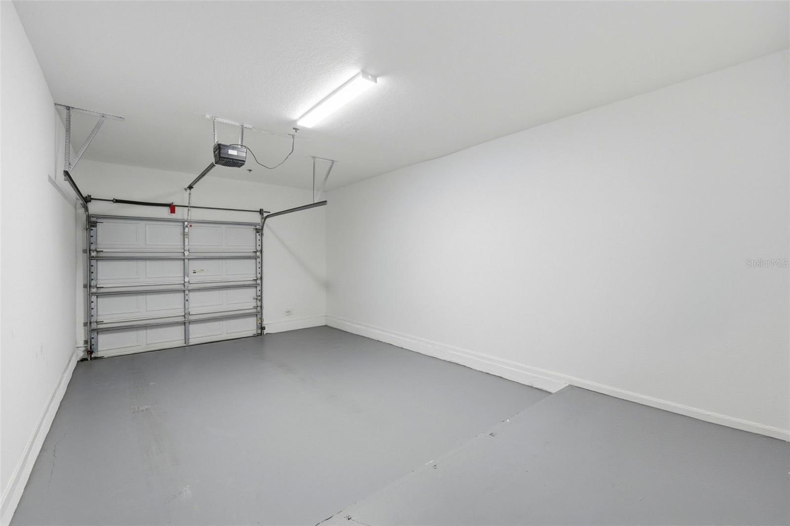 231 GOLDENRAIN DR #101