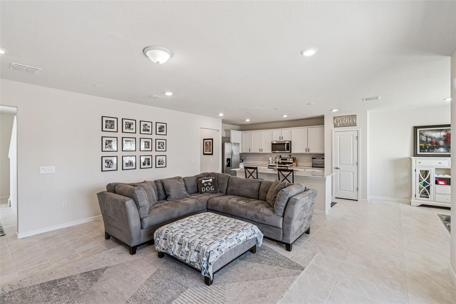 2210 LOVELY LN