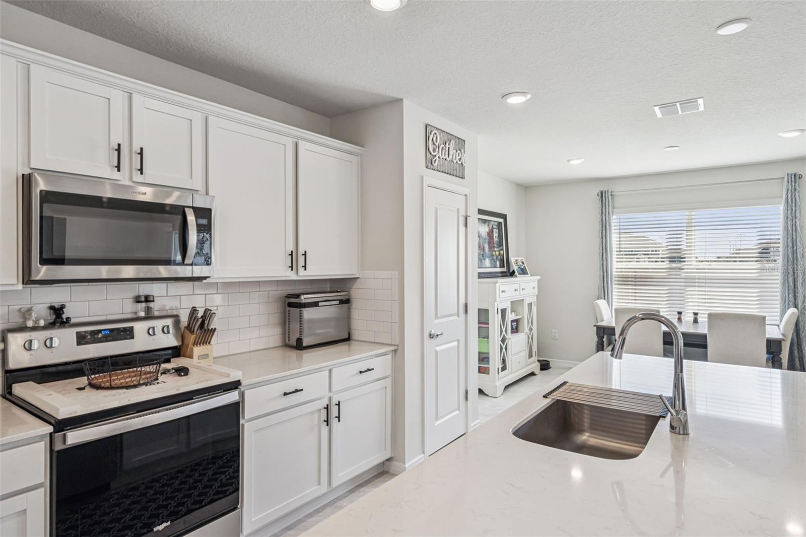 2210 LOVELY LN