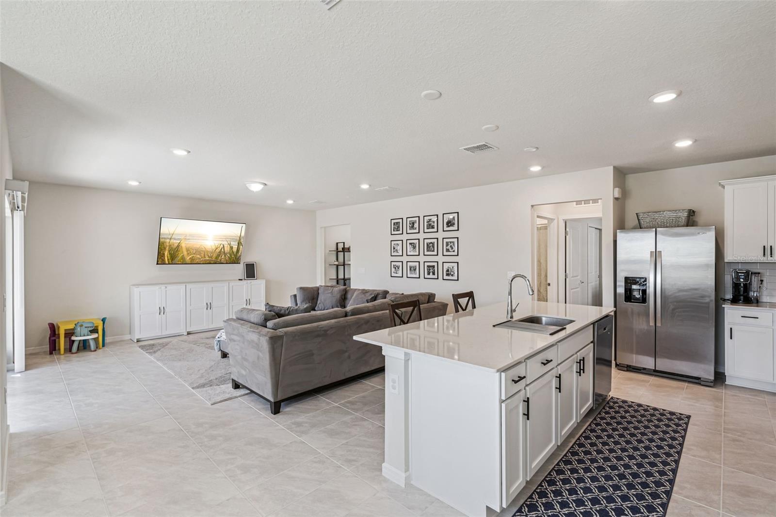 2210 LOVELY LN
