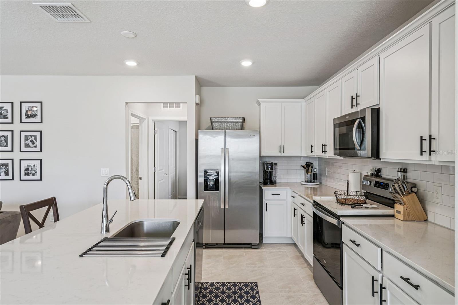 2210 LOVELY LN