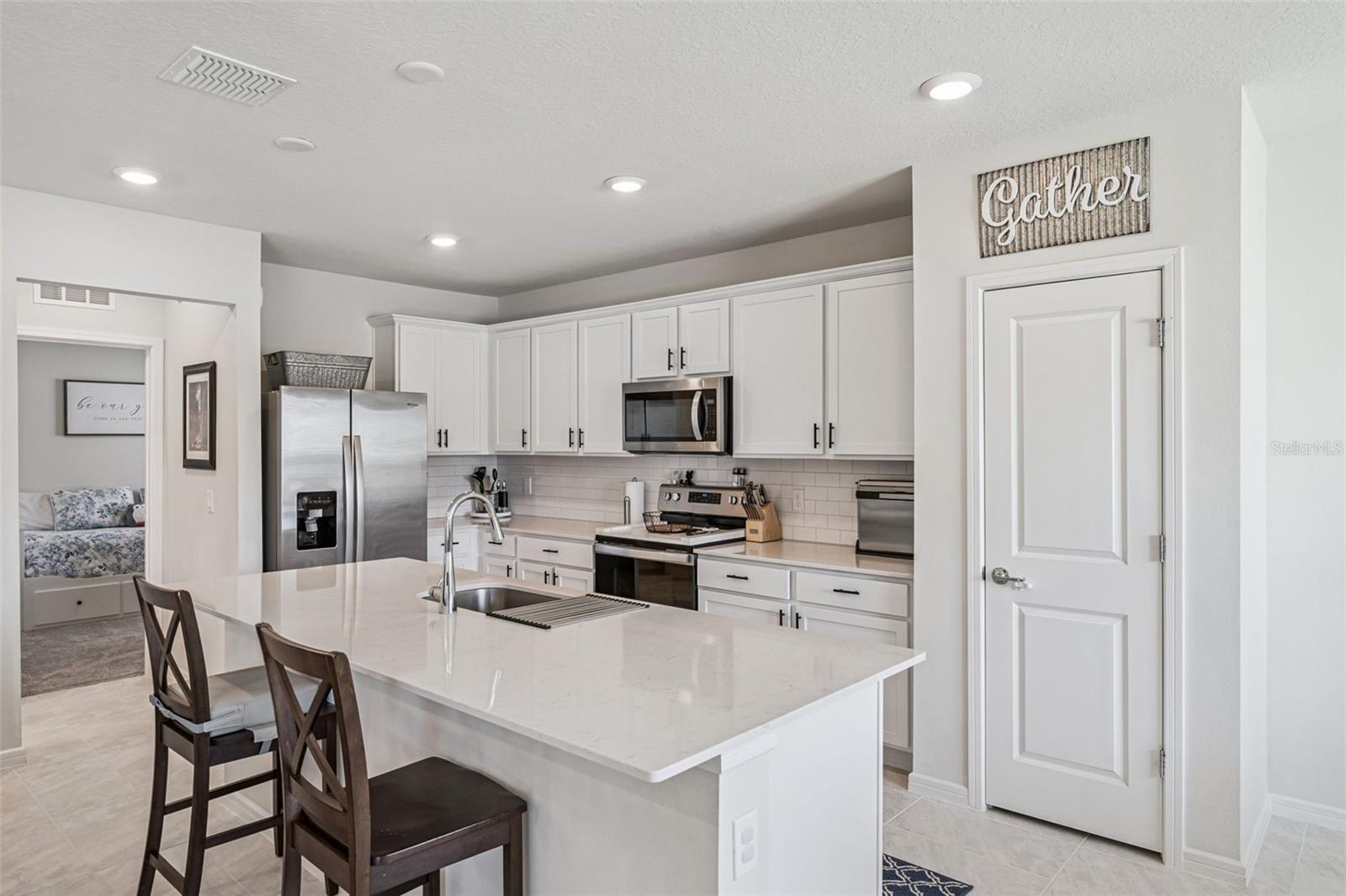 2210 LOVELY LN