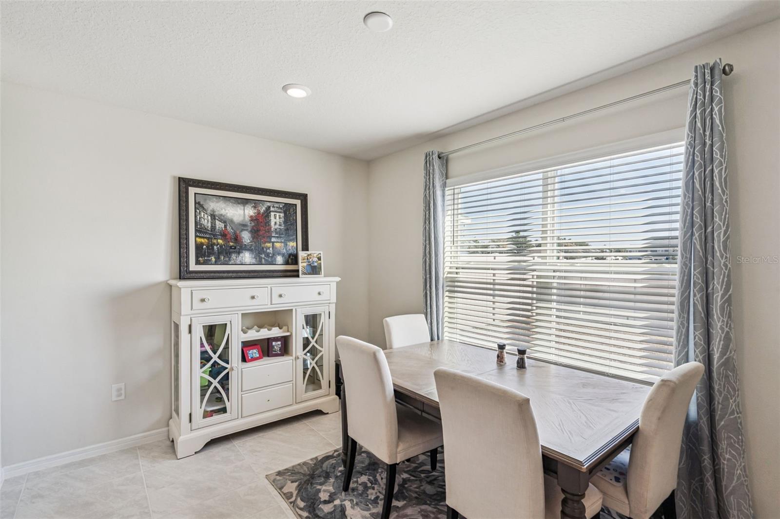 2210 LOVELY LN