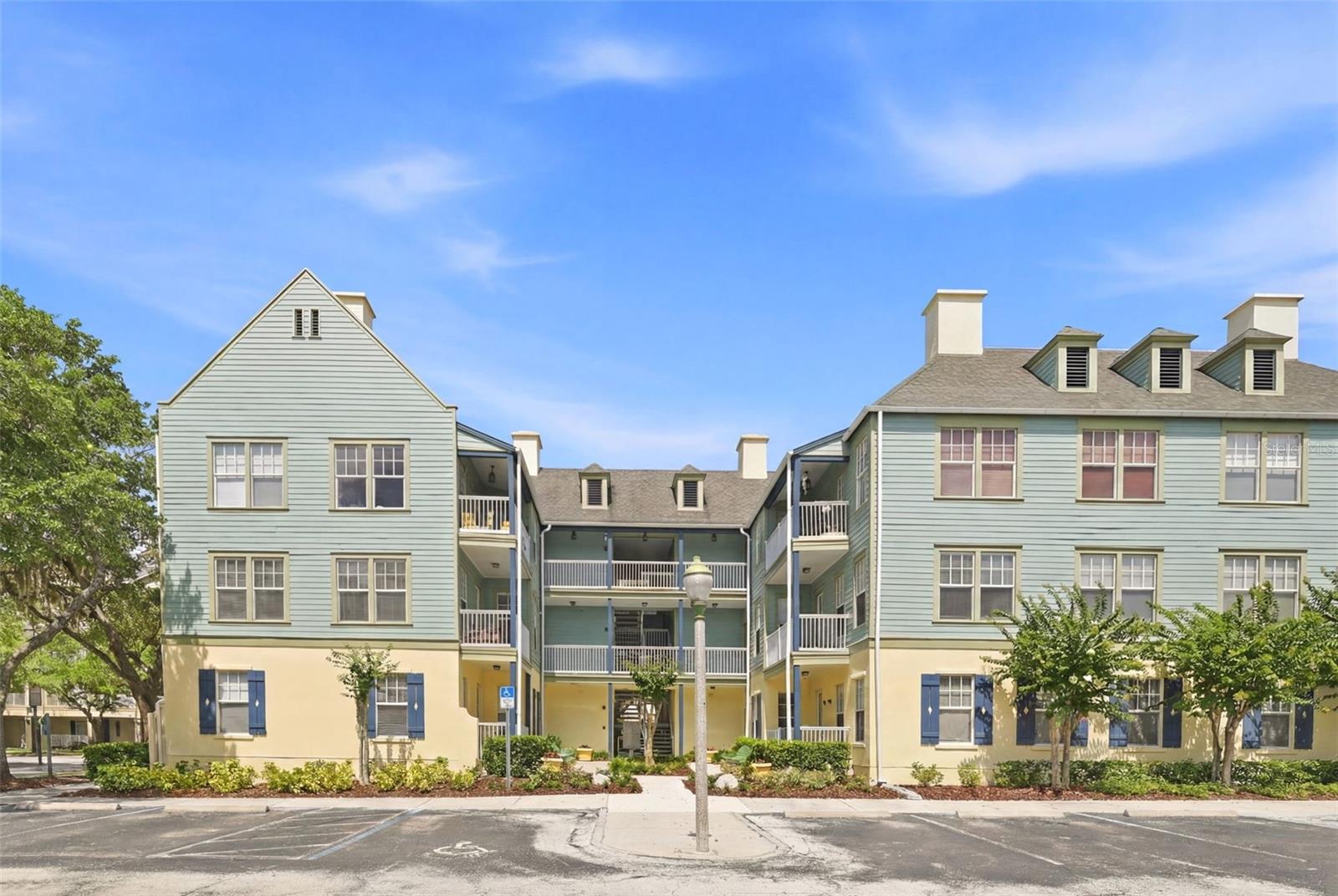 611 CAMPUS ST #280