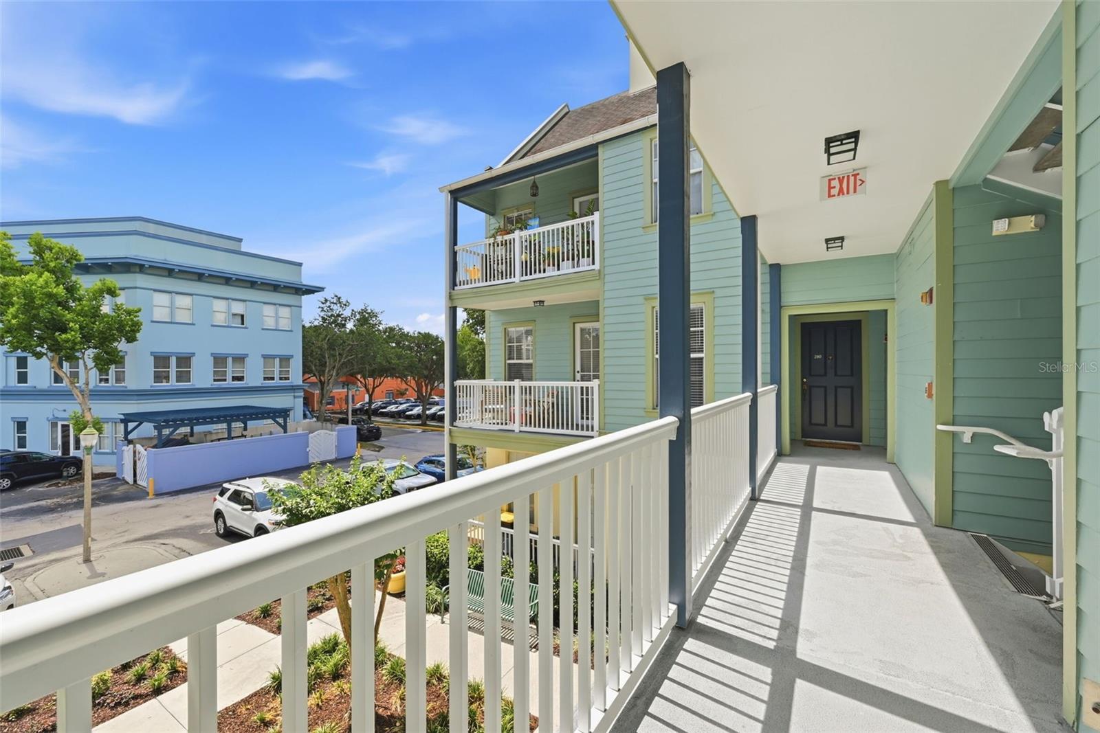 611 CAMPUS ST #280