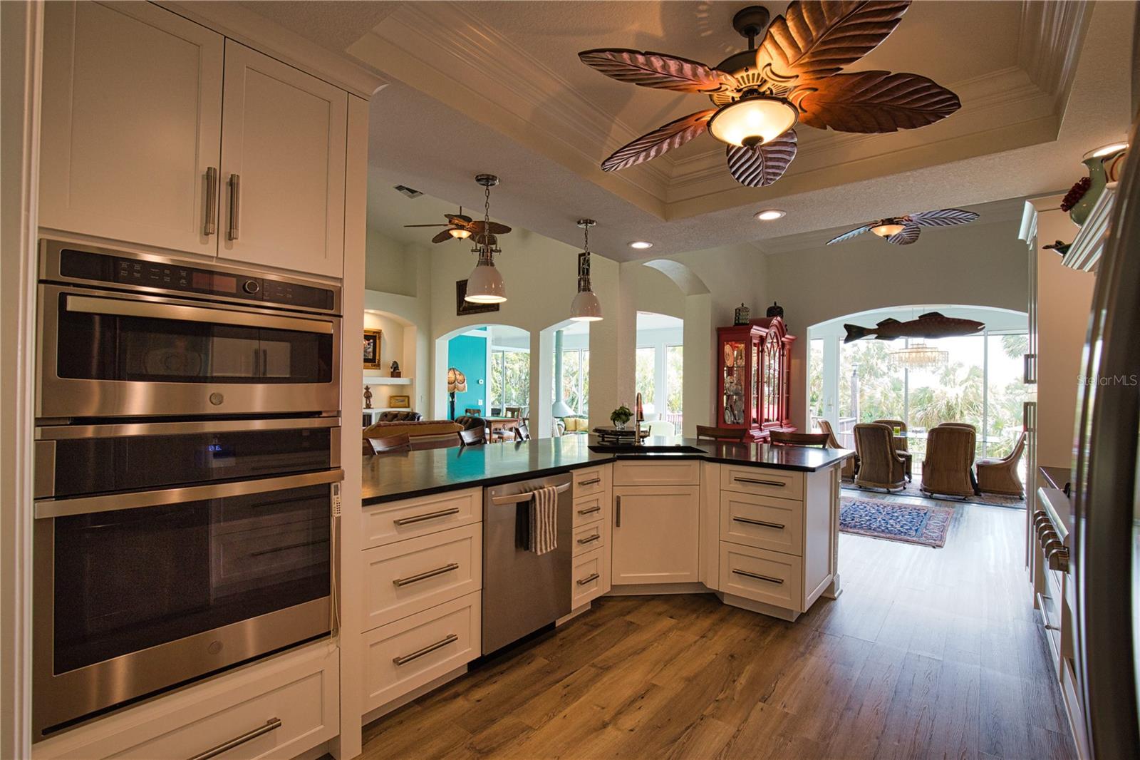 10110 CREEKSIDE DR