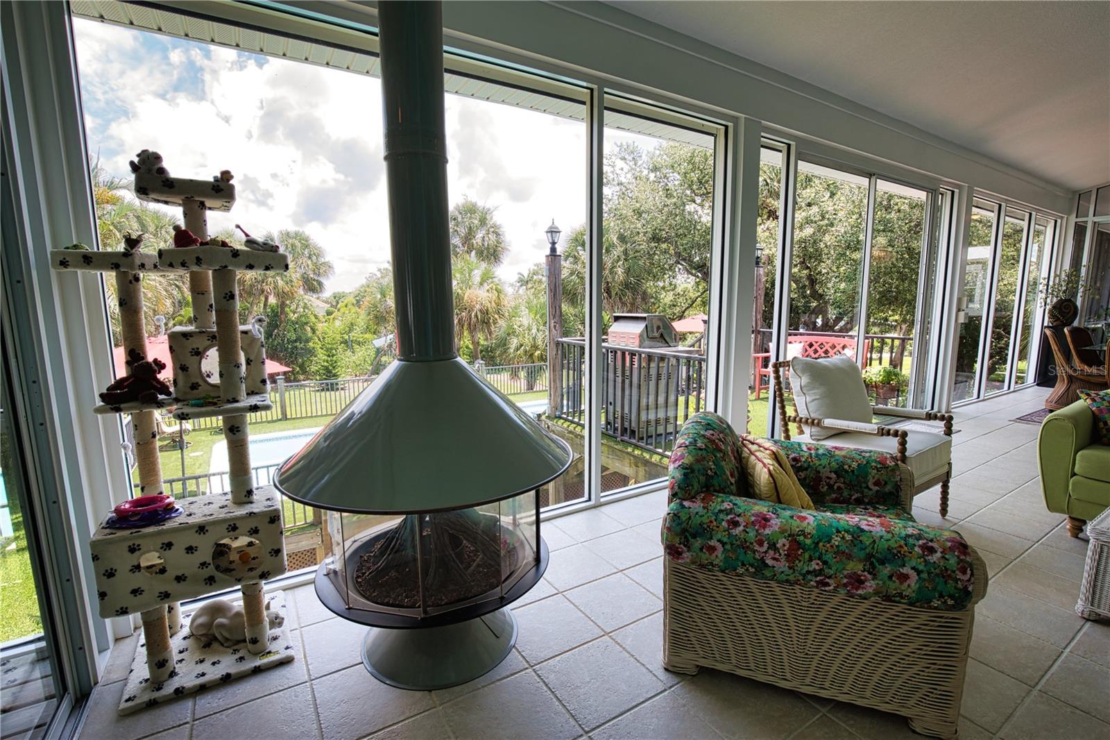 10110 CREEKSIDE DR