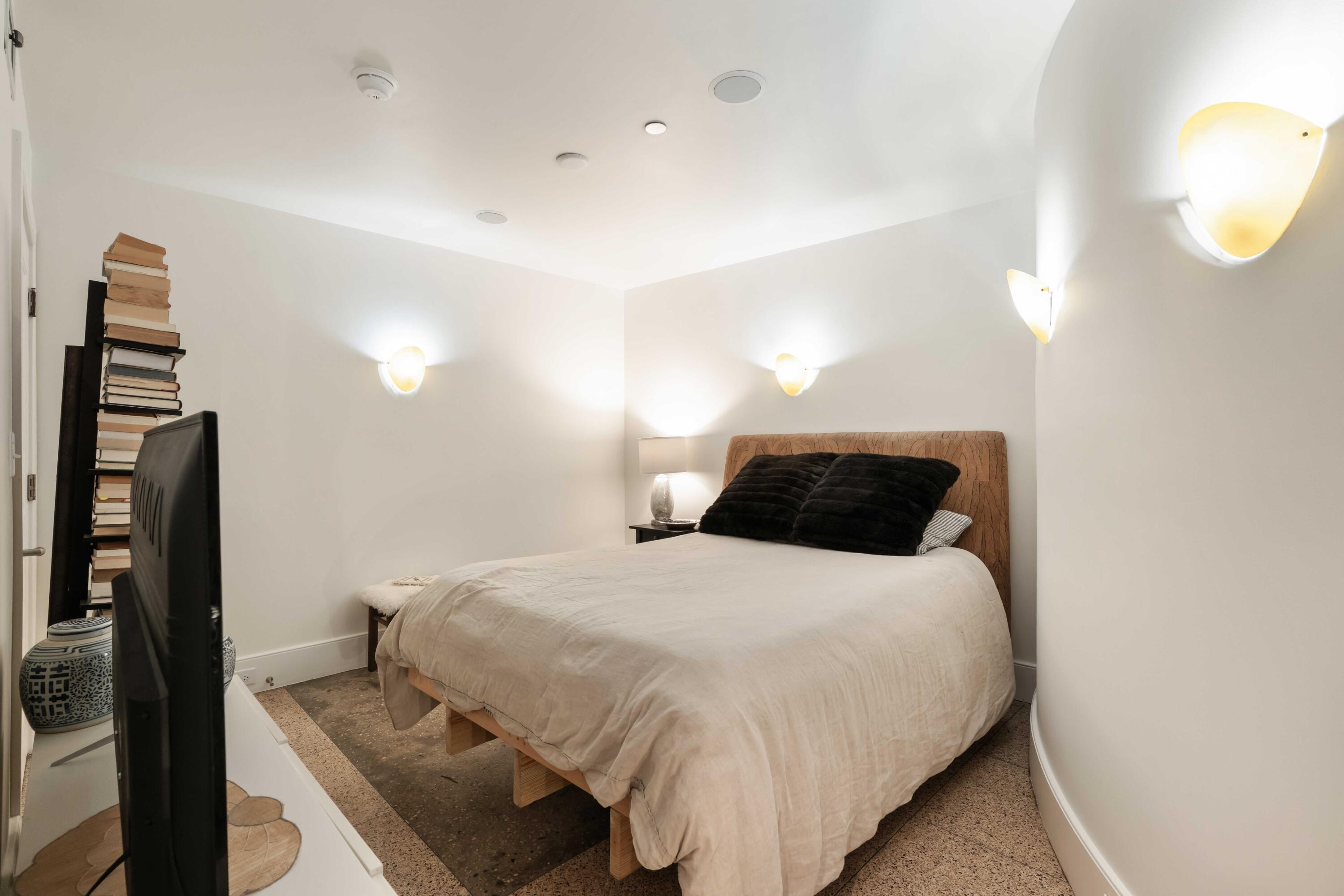 517 King Street # 10 Unit: Penthouse 1 & 10