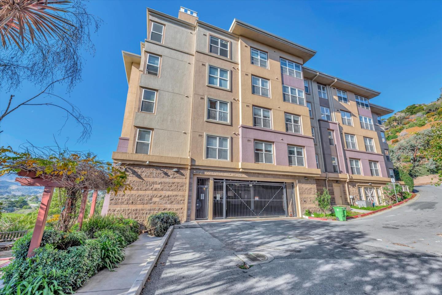 101 Crescent Way Unit: 2412