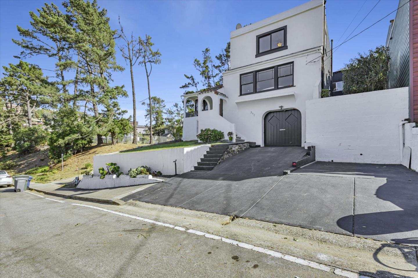 347 Alvarado ST