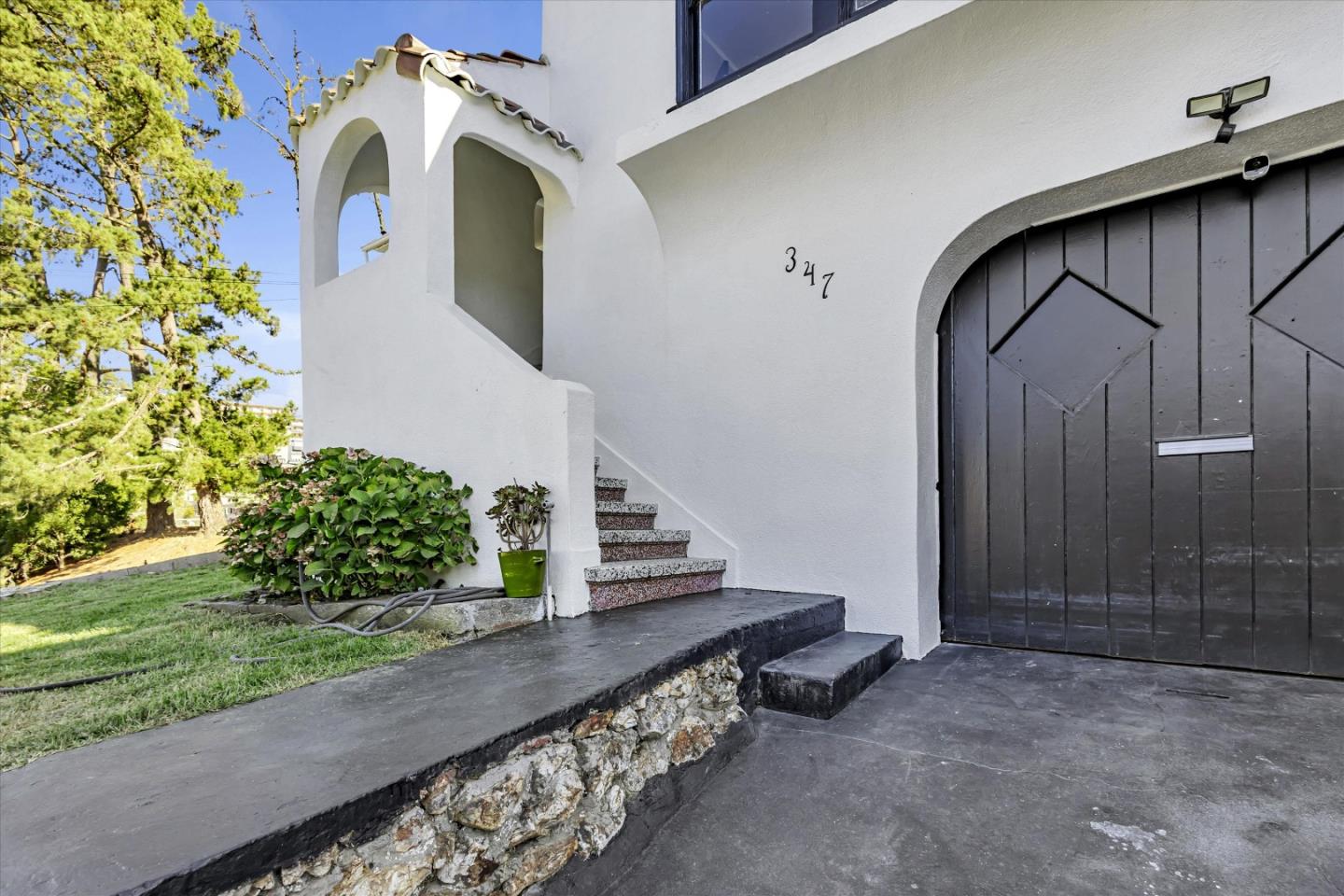 347 Alvarado ST