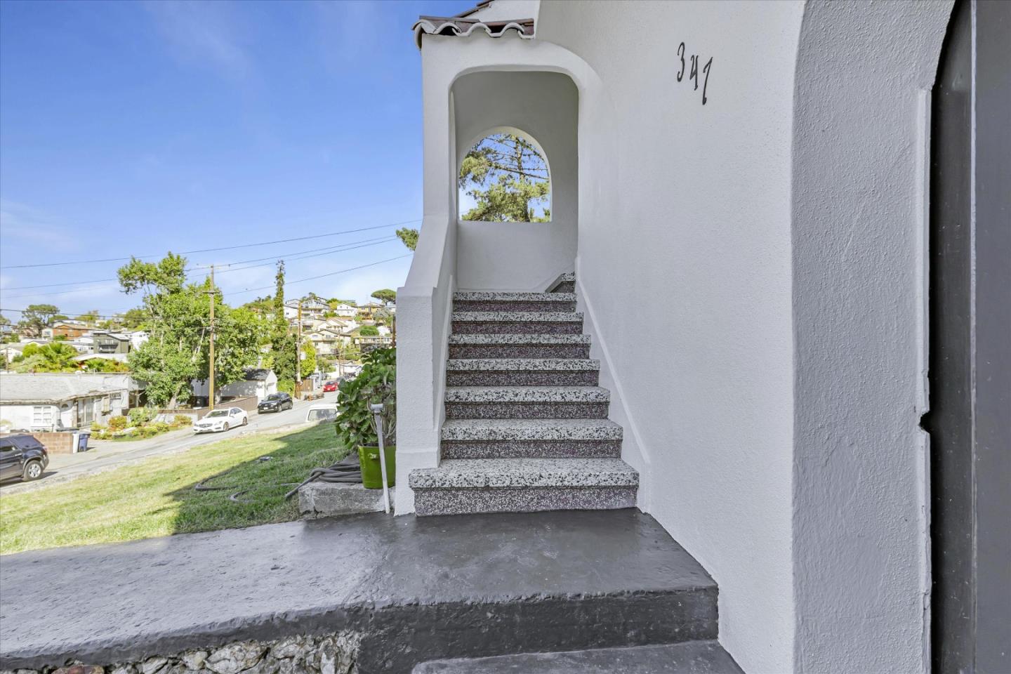 347 Alvarado ST