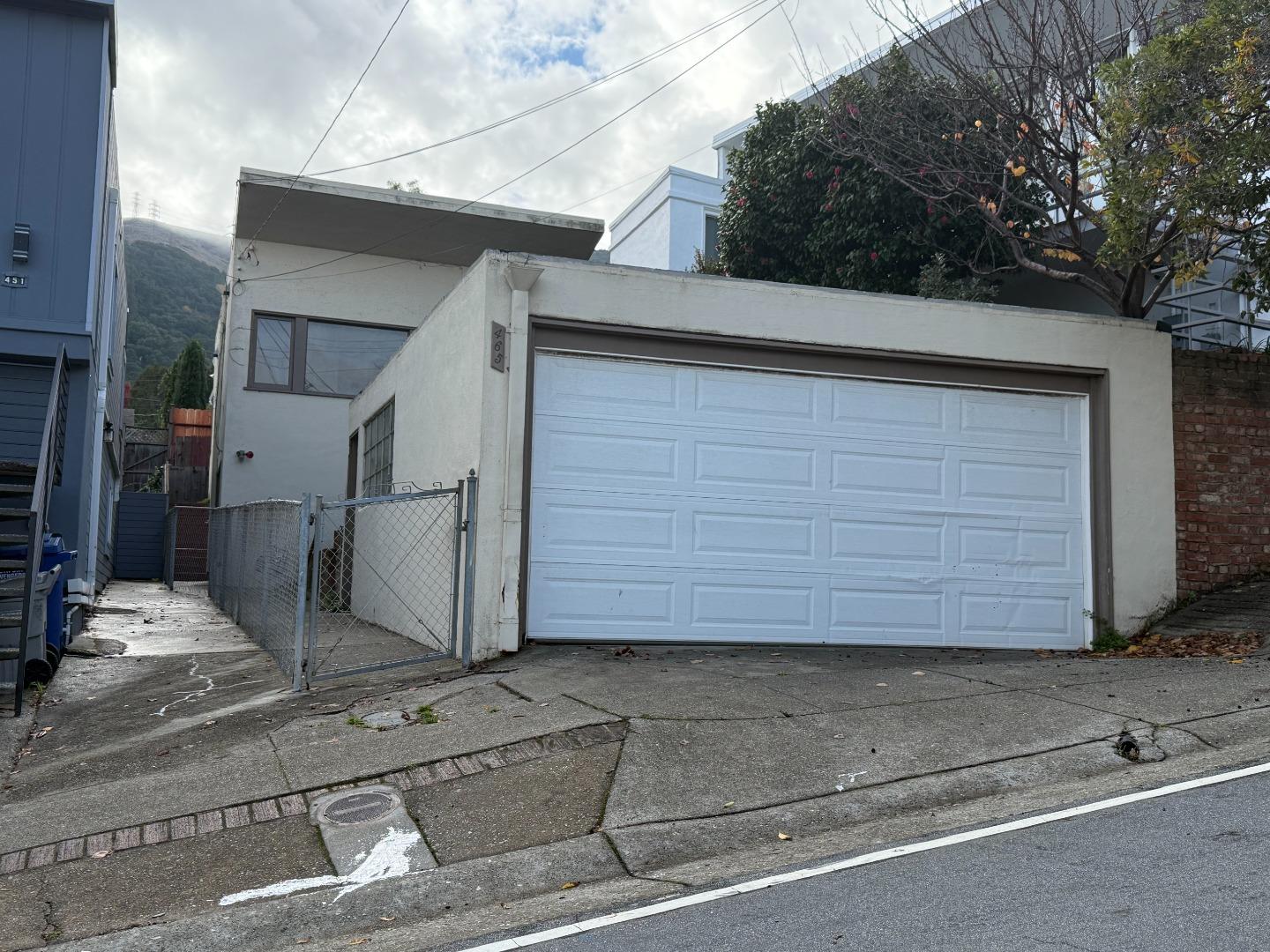 465 Mariposa ST