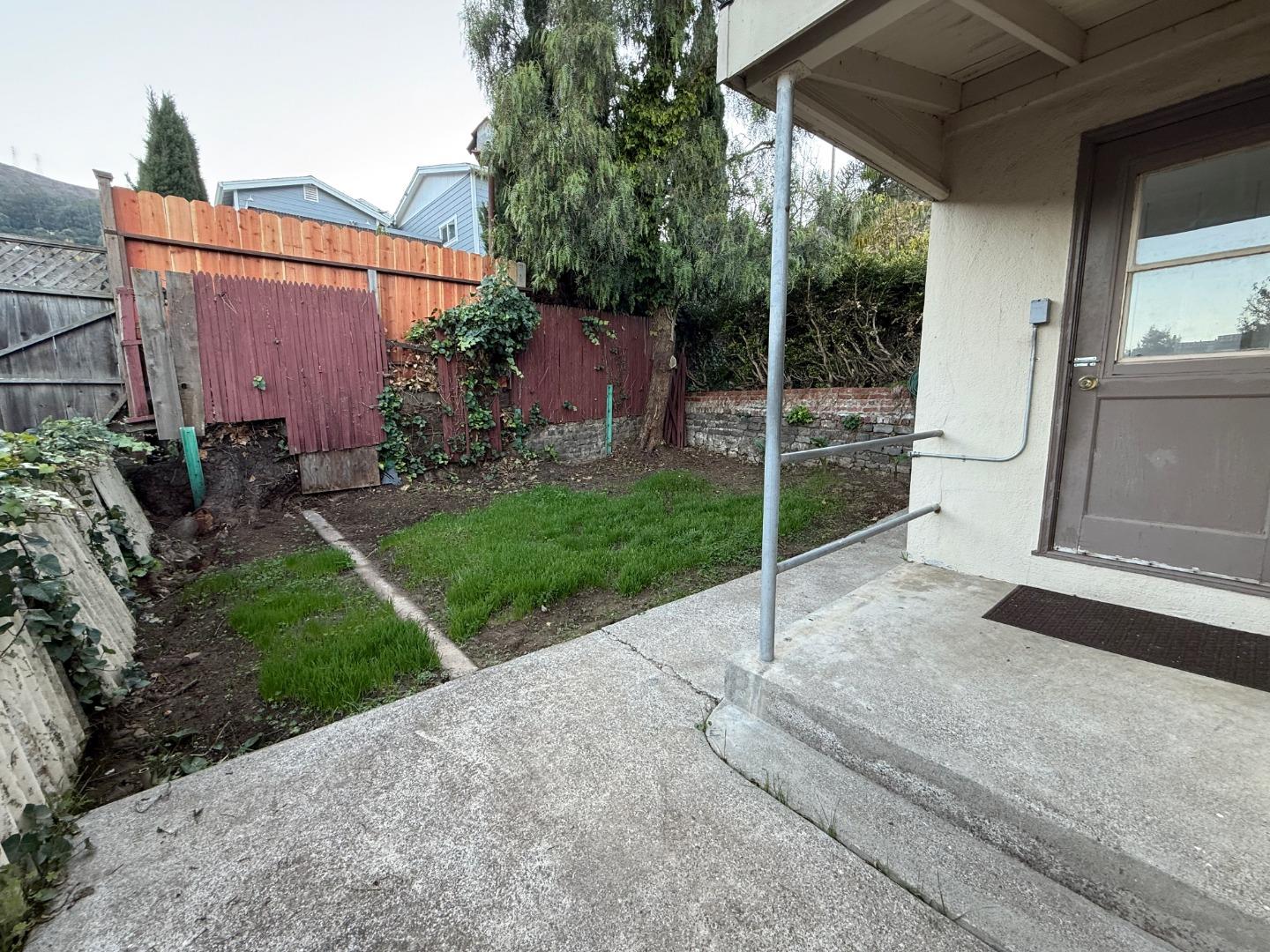 465 Mariposa ST