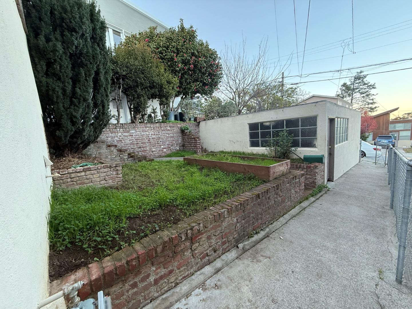 465 Mariposa ST