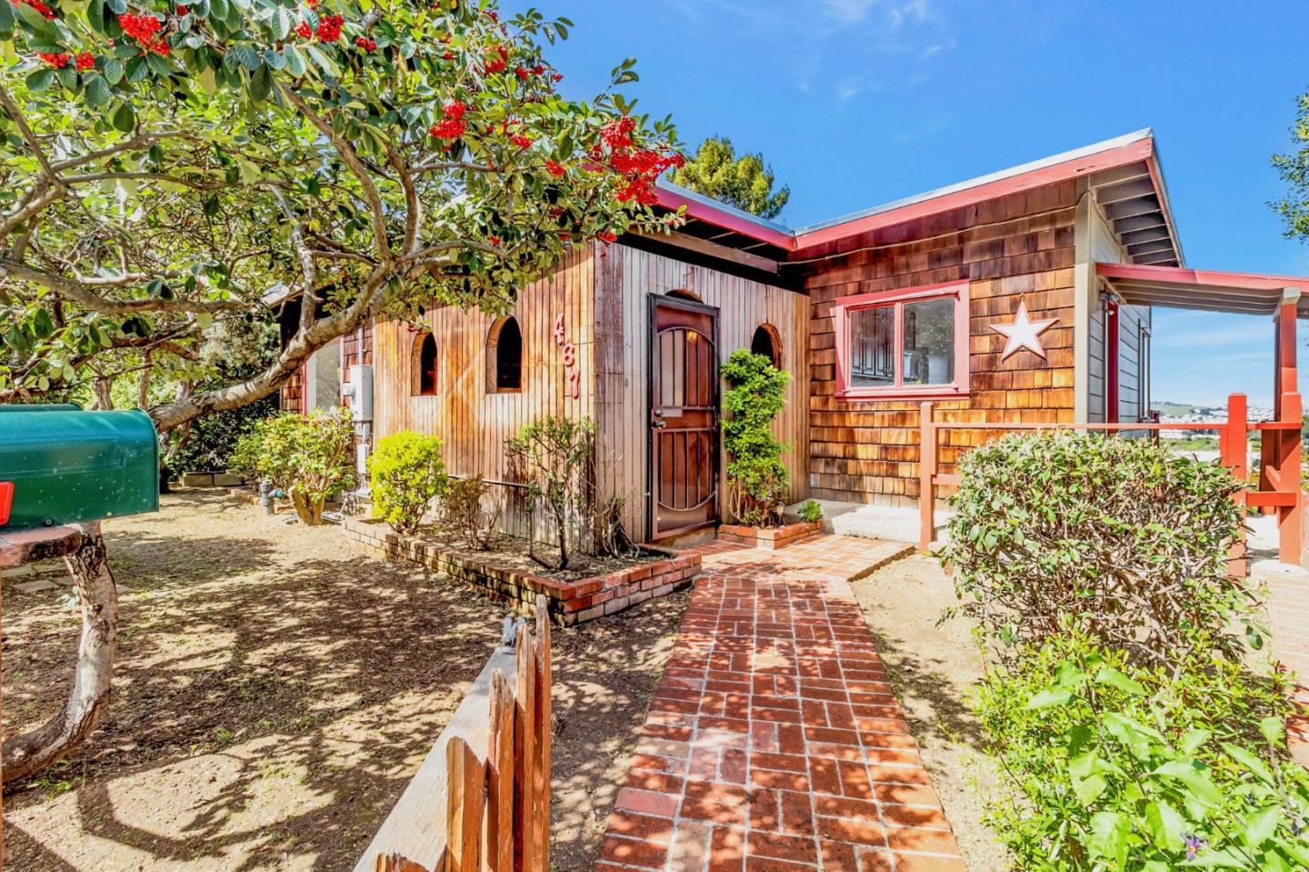 467 Sierra Point RD
