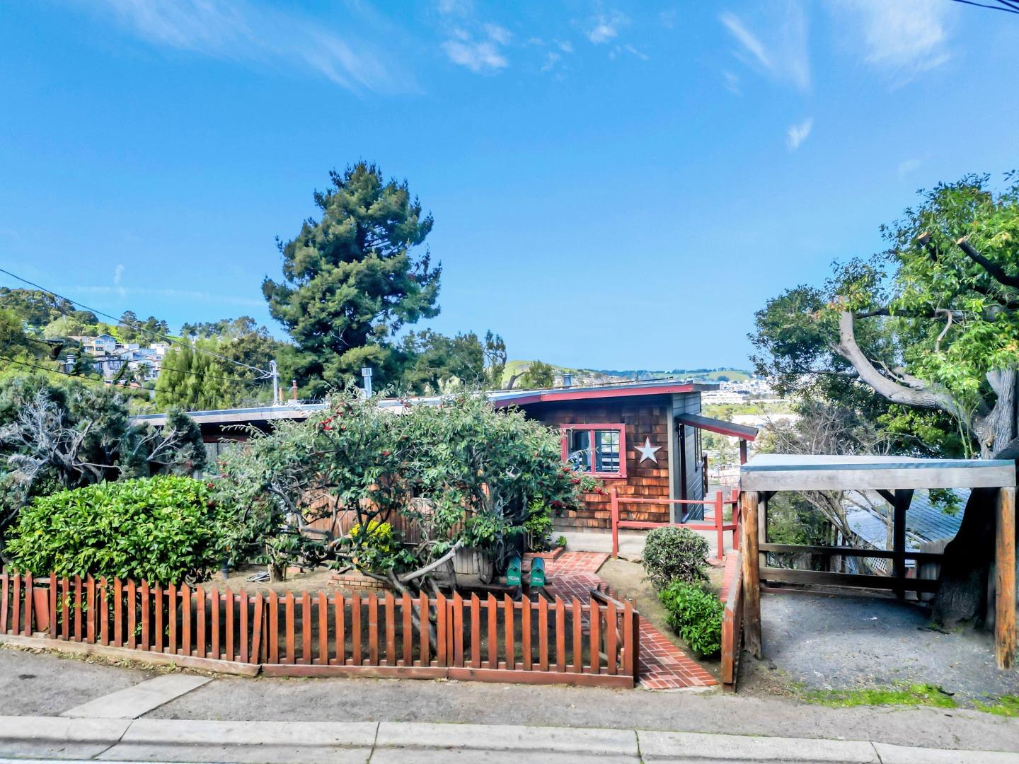 467 Sierra Point RD