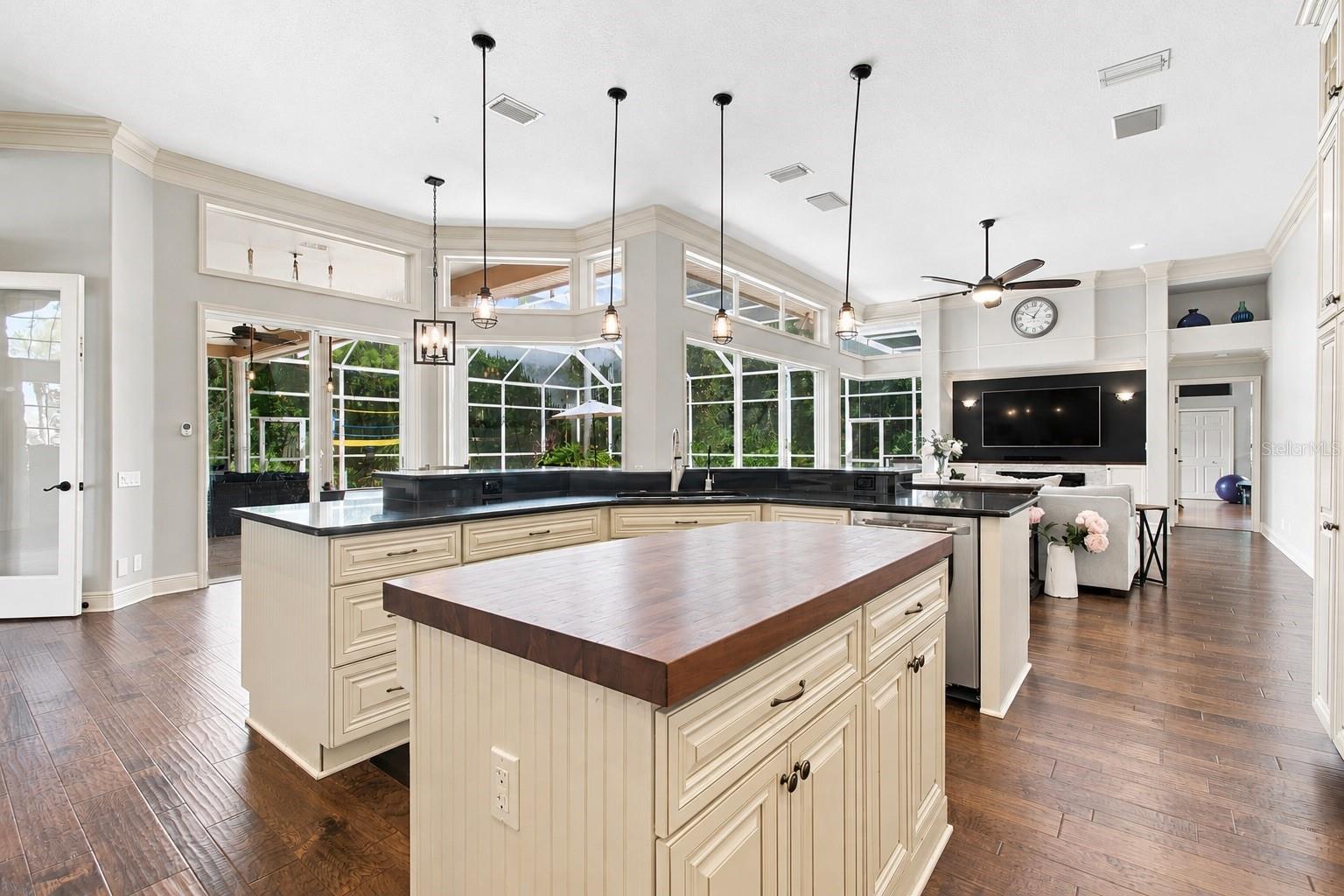 9212 PINE ISLAND CT