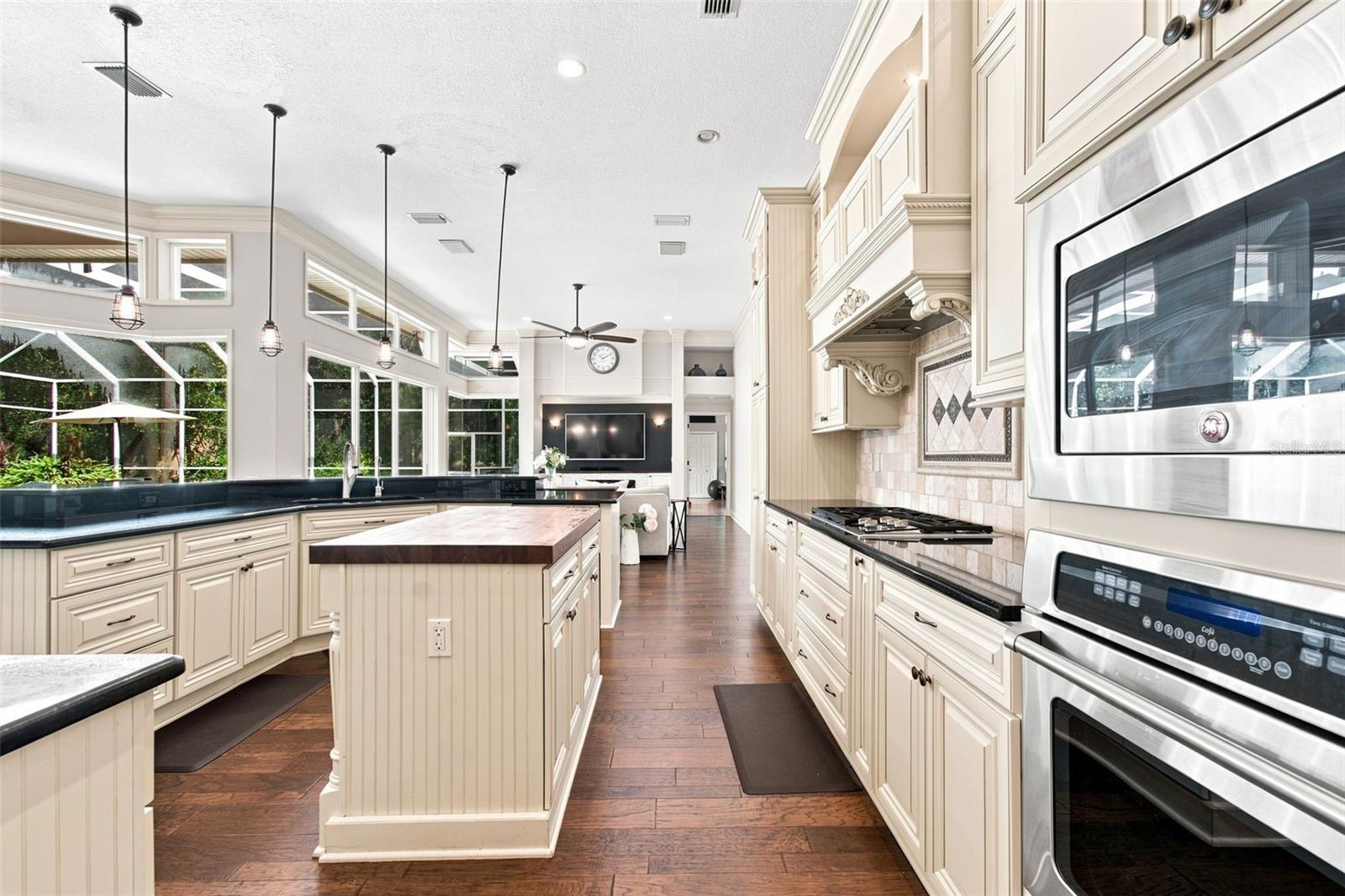 9212 PINE ISLAND CT