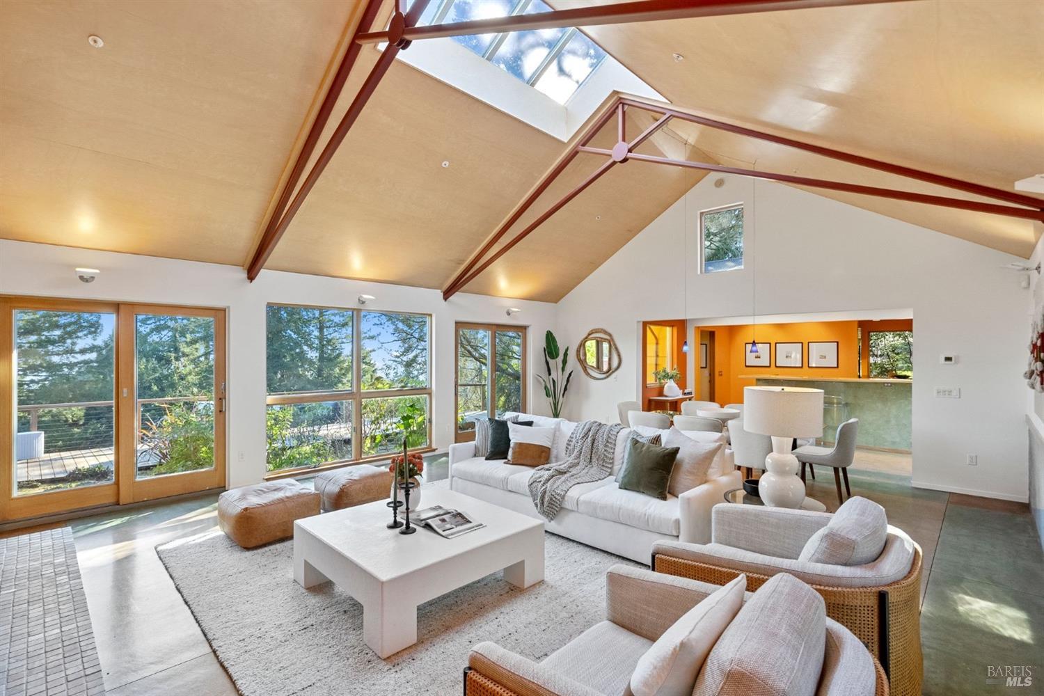 328 Panoramic Highway