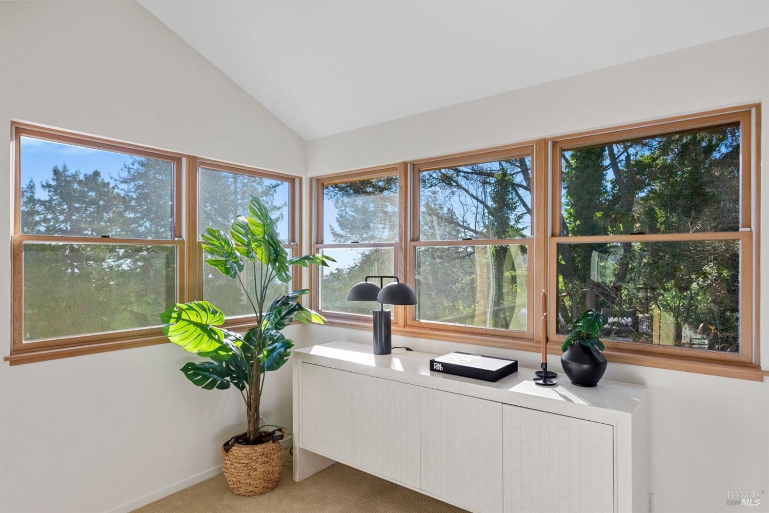 328 Panoramic Highway