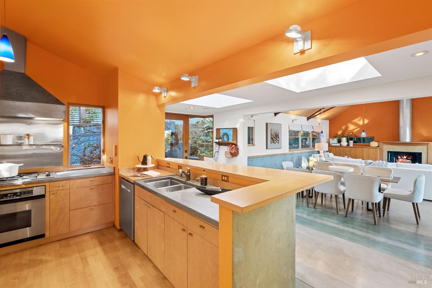 328 Panoramic Highway