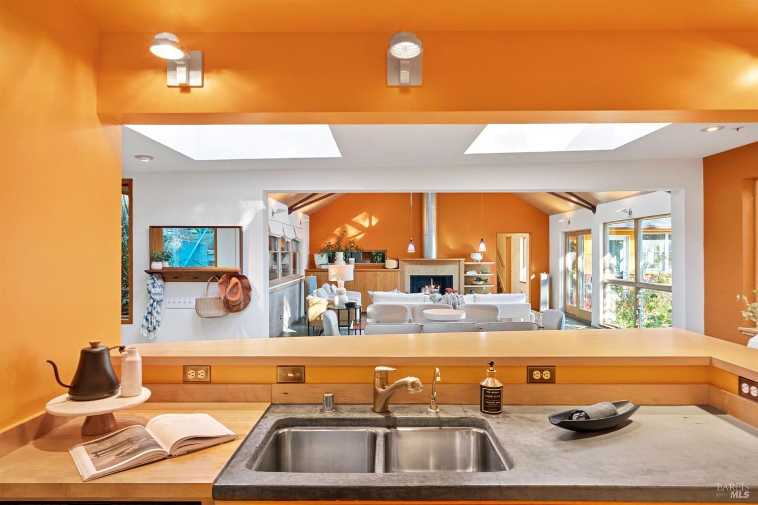 328 Panoramic Highway