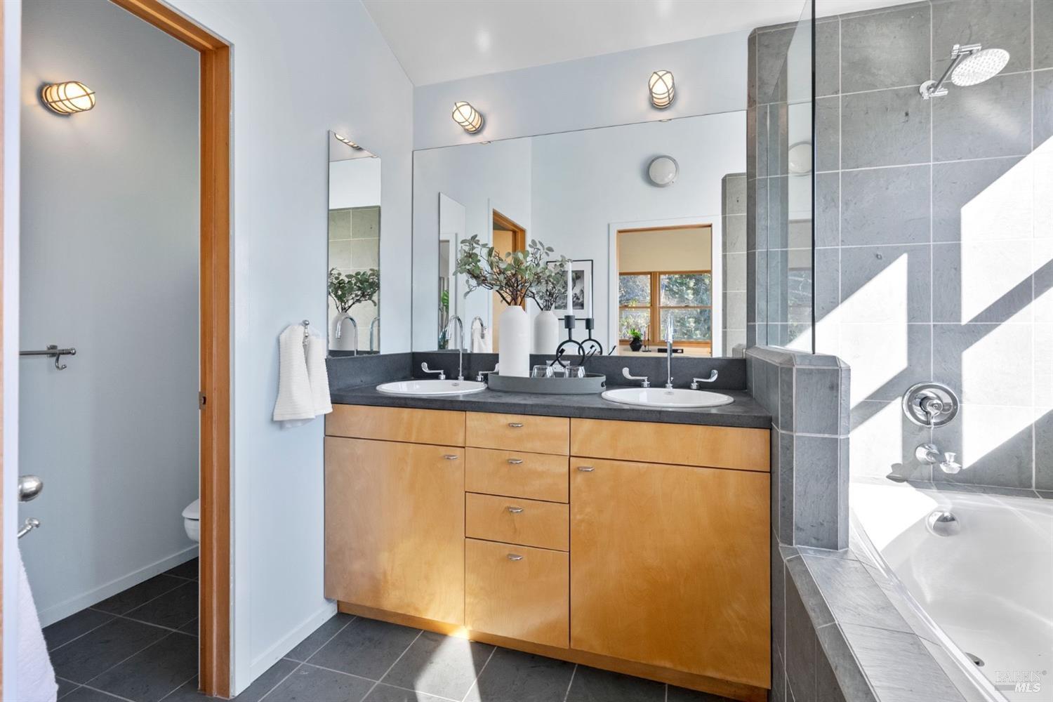 328 Panoramic Highway