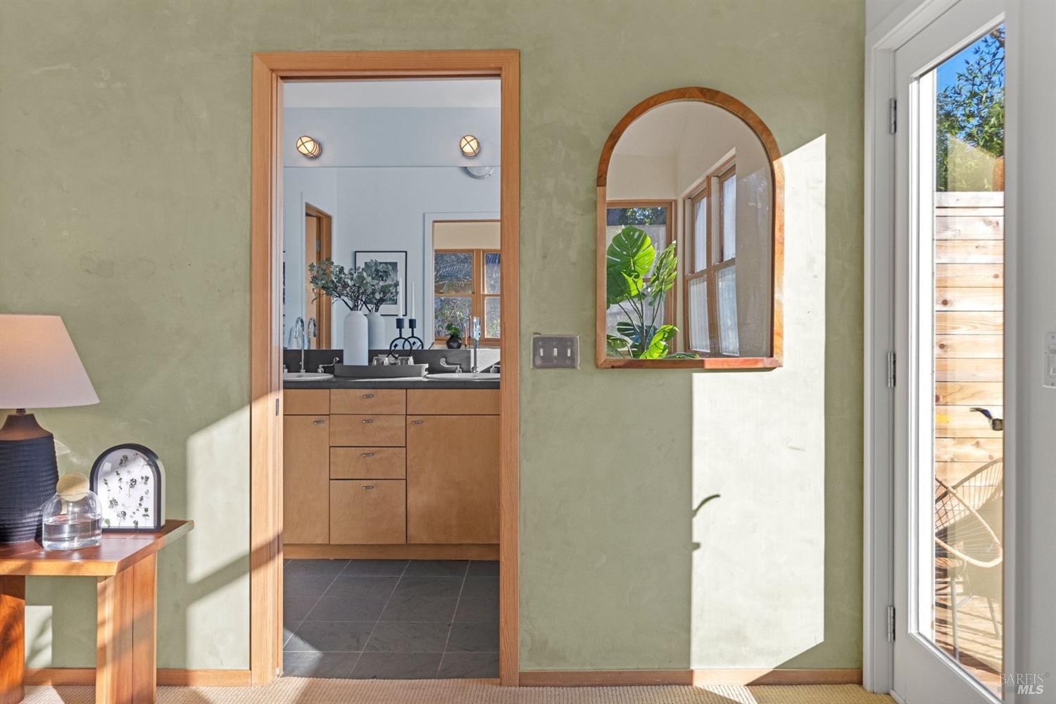 328 Panoramic Highway