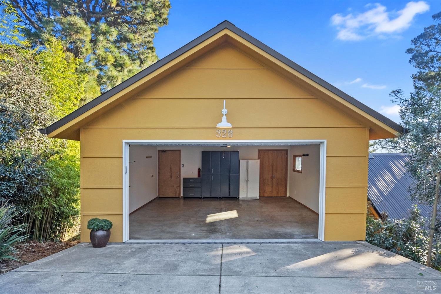 328 Panoramic Highway