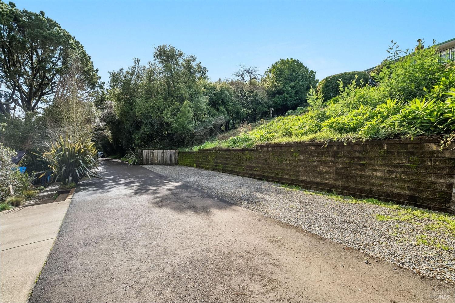 328 Panoramic Highway