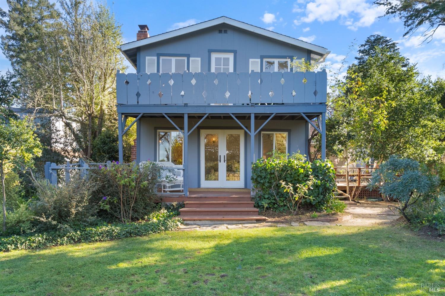 33 Helens Ln