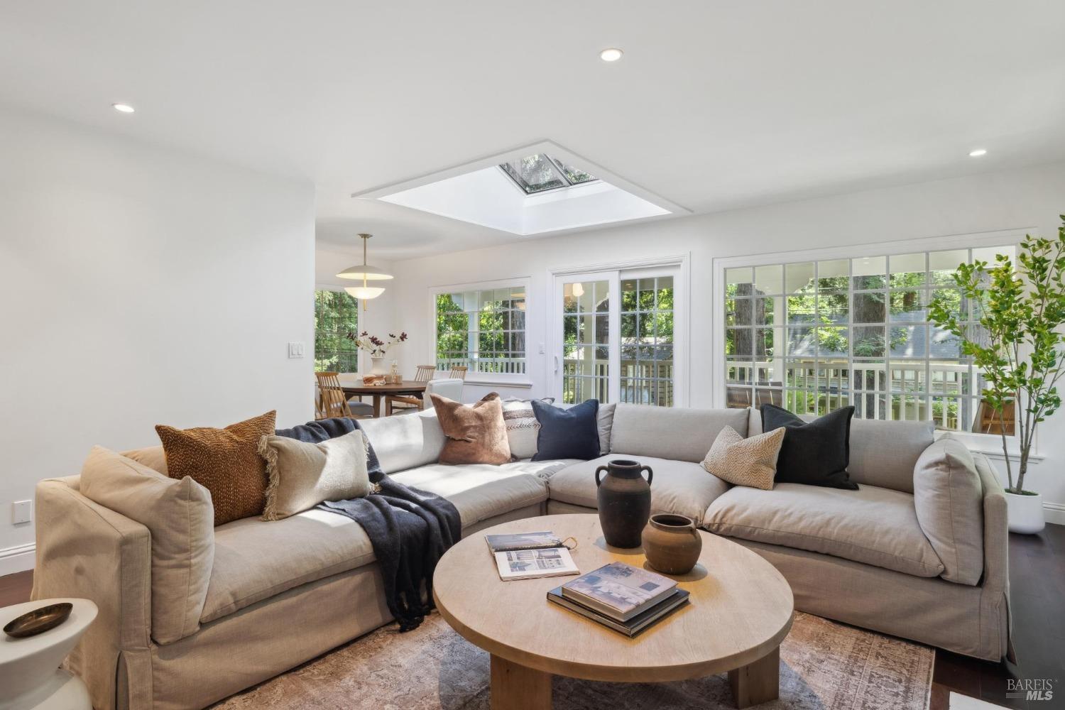 124 W Blithedale Ave